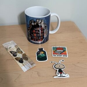 Bookcase Illusion Mug with Stickers and Bookmark